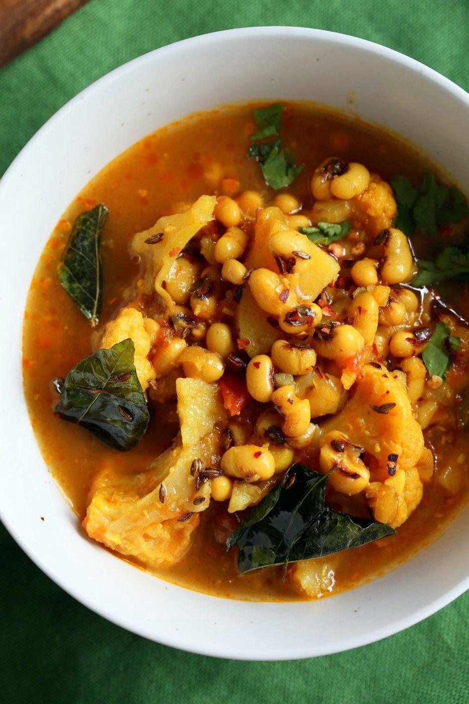 This coconutty Black Eyes Pea stew with Cauliflower and Potatoes is hearty and delicious. Instant Pot Black Eyed Pea Curry with vegetables. Sauepan Option. Vegetarian Black Eyed Peas Recipe | VeganRicha.com