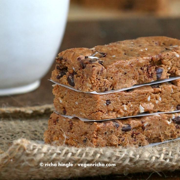 No Bake Almond butter chocolate chip protein bars |Pitzn