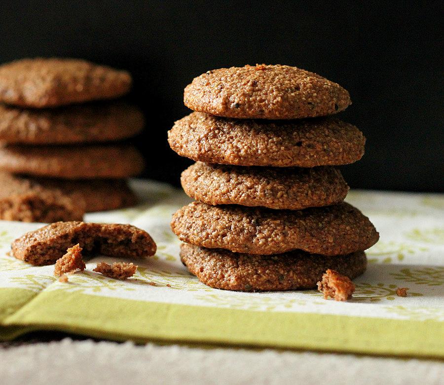 Almond Milk Ice Creams Review. Chocolate Ice cream Quinoa Oat Cookies. vegan glutenfree