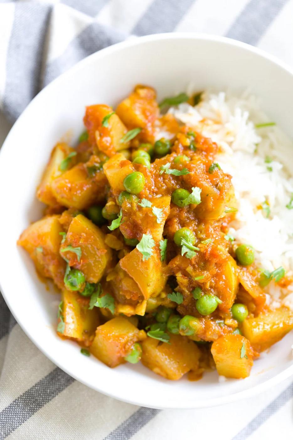 Aloo Matar – Easy Pea & Potato Curry (Vegan)