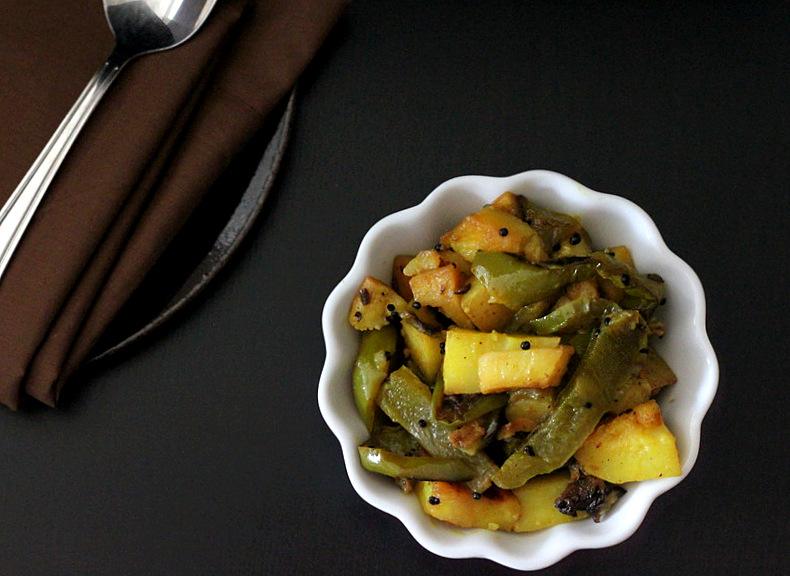 Aloo Shimla Mirch (Potato and browned Bell pepper with Mustard and Coriander seeds) Vegan recipe