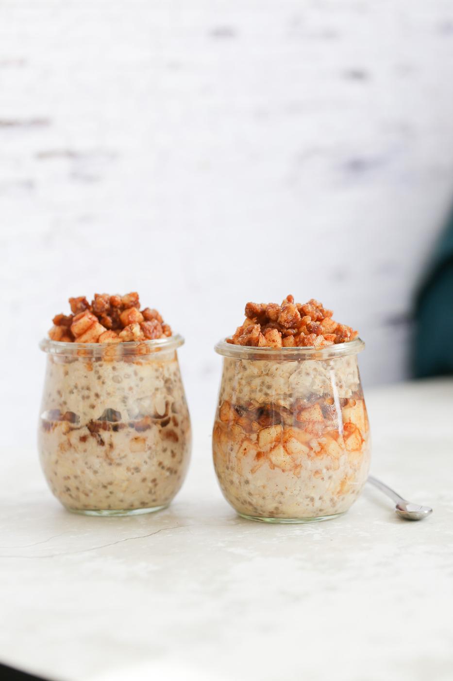 two jars of apple pie overnight oats