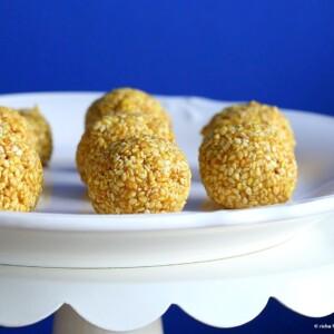 Golden Sesame Balls. Turmeric Toasted Sesame balls with Cinnamon and Cardamom. 5 Ingredient Sesame balls, or make them into bars or protein sesame bars. Vegan Gluten-free Nut-free Recipe | VeganRicha.com
