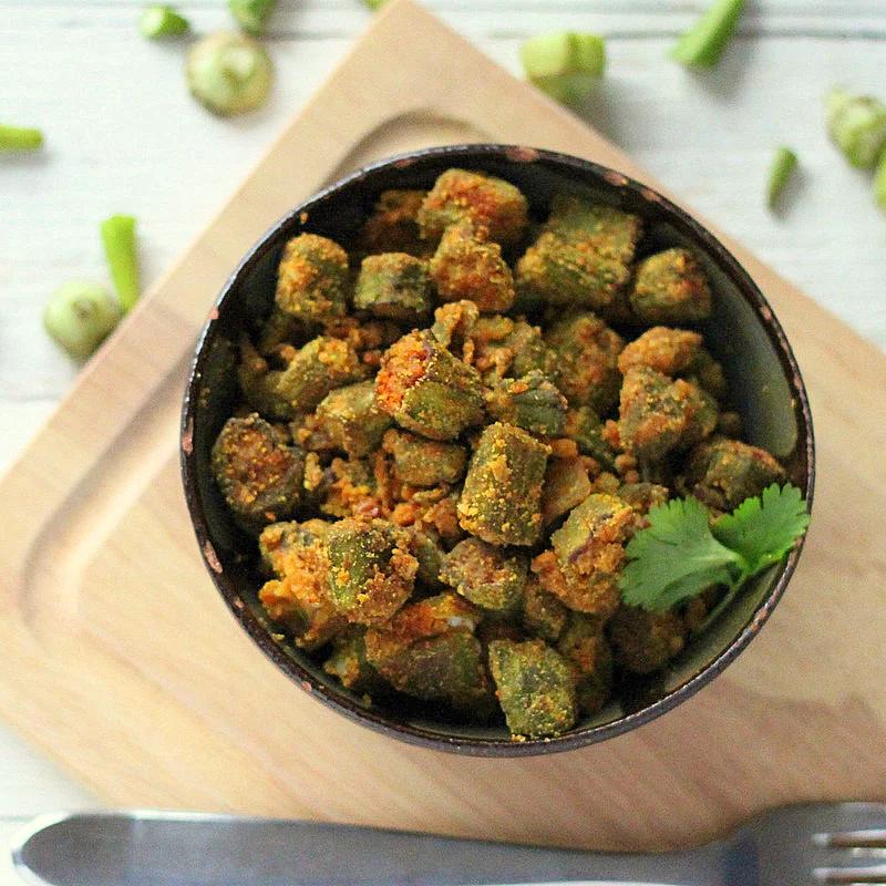 Bhindi Zunka (Okra cooked with chickpea flour and spices) Vegan, glutenfree. and more Liebster love