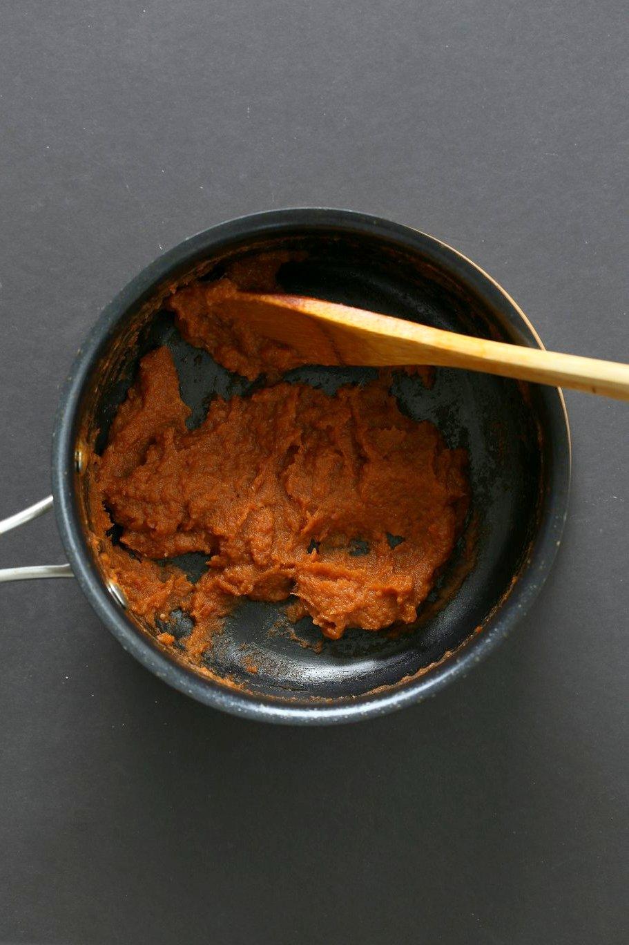 Easy Bhuna Masala Sauce for Indian curries. 1 Pot 30 Minute Masala Sauce. Bhuna means roasted. Use this roasted masala simmer sauce for quick curries. Add non dairy milk or cashew cream or yogurt. #Vegan #Glutenfree #Recipe #VeganRicha | VeganRicha.com