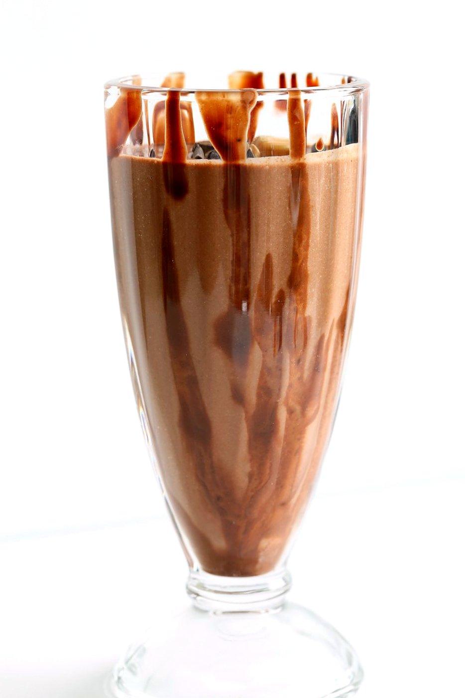 Brownie Batter Orange Chia Shake. Zesty Chocolate Chia Smoothie to start the day or to snack on this summer. Blend chocolate chips, non dairy milk, chia with or without zest, chill and serve. Vegan Glutenfree Soyfree Recipe. | VeganRicha.com