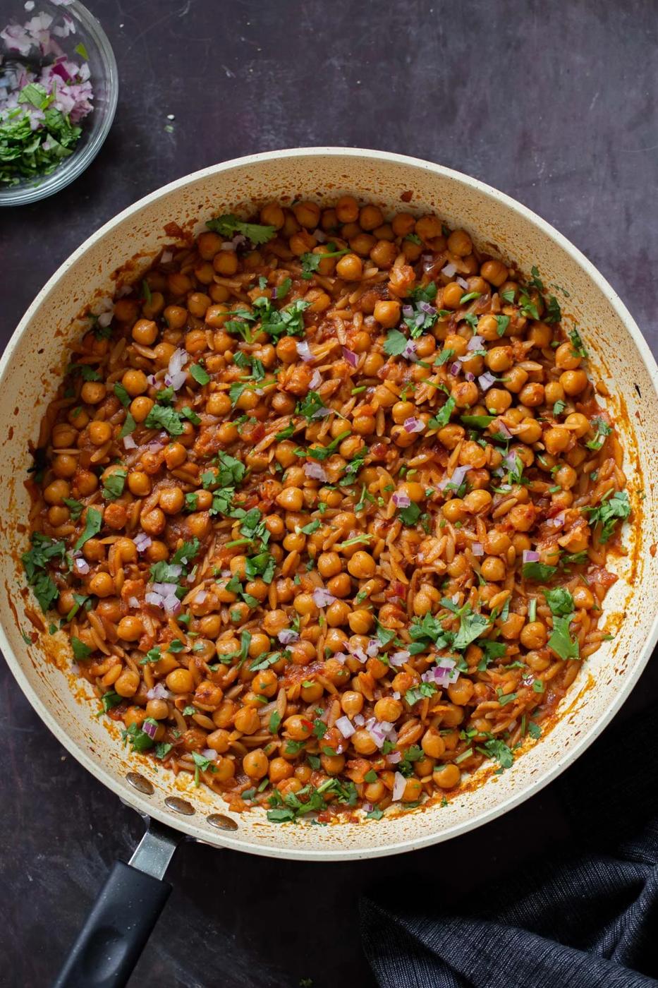 Cajun Orzo Chickpeas (6 ingredients, 1 pot)