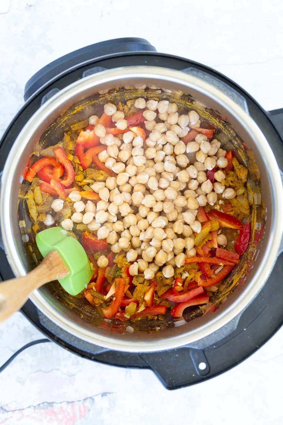 Chickpea Coconut Curry - Instant Pot or Saucepan. This 1 Pot Coconut Chickpea Curry is flavorful and Easy. Add other veggies like sweet potato, squash. #Vegan #Glutenfree #Nutfree #Soyfree #Recipe #Chickpeacoconutcurry #veganricha.