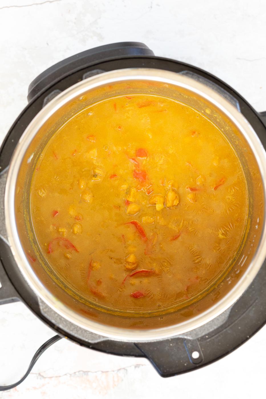 Chickpea Coconut Curry - Instant Pot or Saucepan. This 1 Pot Coconut Chickpea Curry is flavorful and Easy. Add other veggies like sweet potato, squash. #Vegan #Glutenfree #Nutfree #Soyfree #Recipe #Chickpeacoconutcurry #veganricha.
