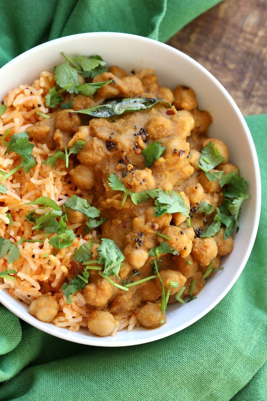 Chana Gassi /Ghassi - Mangalorean Coconut Onion sauce with Chickpeas. Regional Indian Curry simplified. #Vegan Gluten-free Soy-free Nut-free #Recipe #veganricha | VeganRicha.com