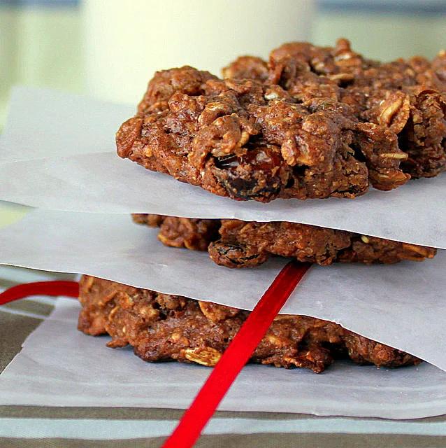 Chocolate Oatmeal Raisin Cookies ! Vegan