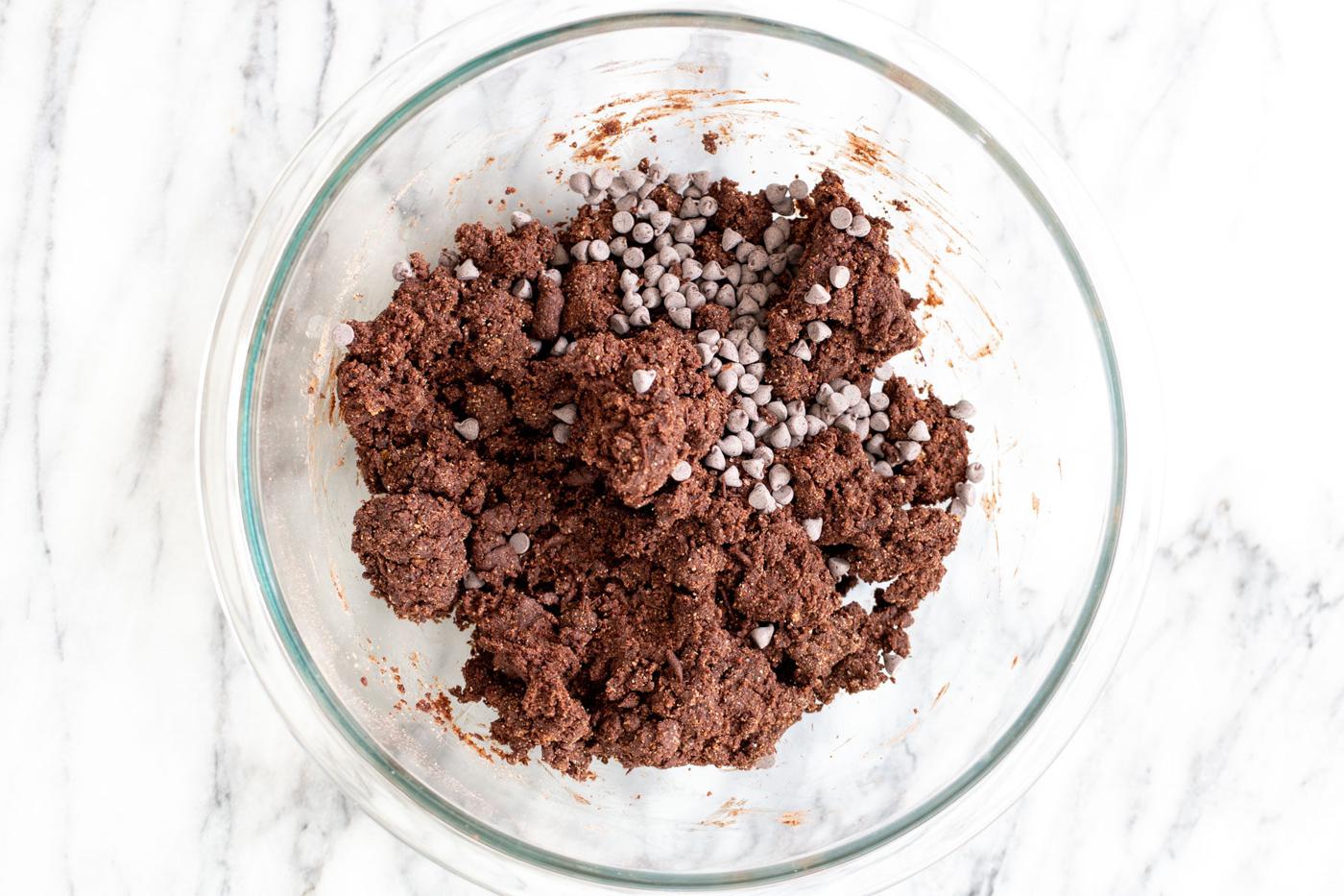 vegan chocolate cookie dough batter in a glass bowl