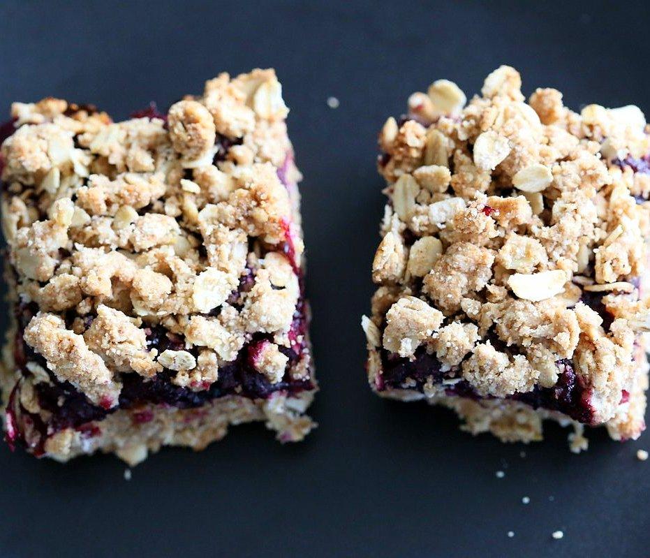 Cranberry Blueberry Crumb Bars. Easy Blueberry Bars. Crumble bars with blueberry cranberry chia layer, shortbread and oat crumb topping. Vegan Recipe. | VeganRicha.com