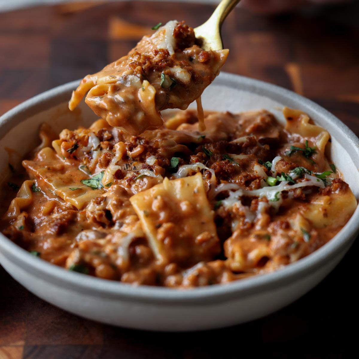 Creamy Lasagna Soup (1 pan 30 minute)