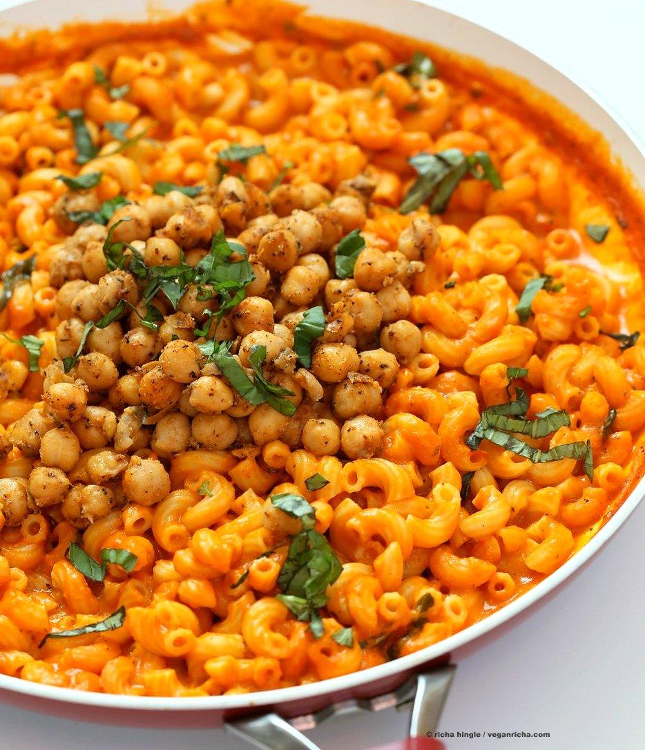 Creamy Roasted Red Pepper Pasta with Black Pepper Chickpeas. Elbows pasta in roasted red pepper sauce with crisp black pepper thyme chickpeas. Vegan Soy-free Recipe. Can be gluten-free with gluten-free pasta. | VeganRicha.com