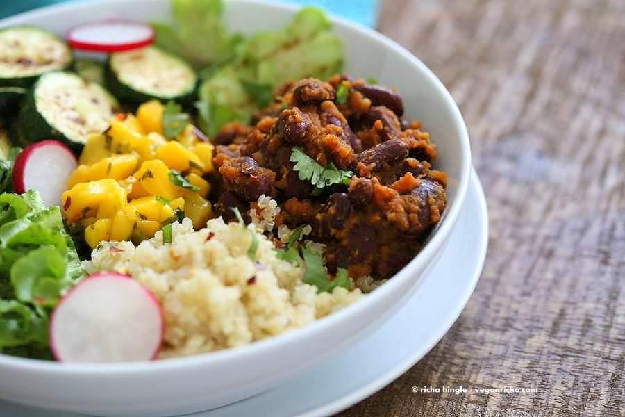 Curried Kidney Beans, Quinoa, Roasted Zucchini, Mango Salsa Bowl | Pitzn