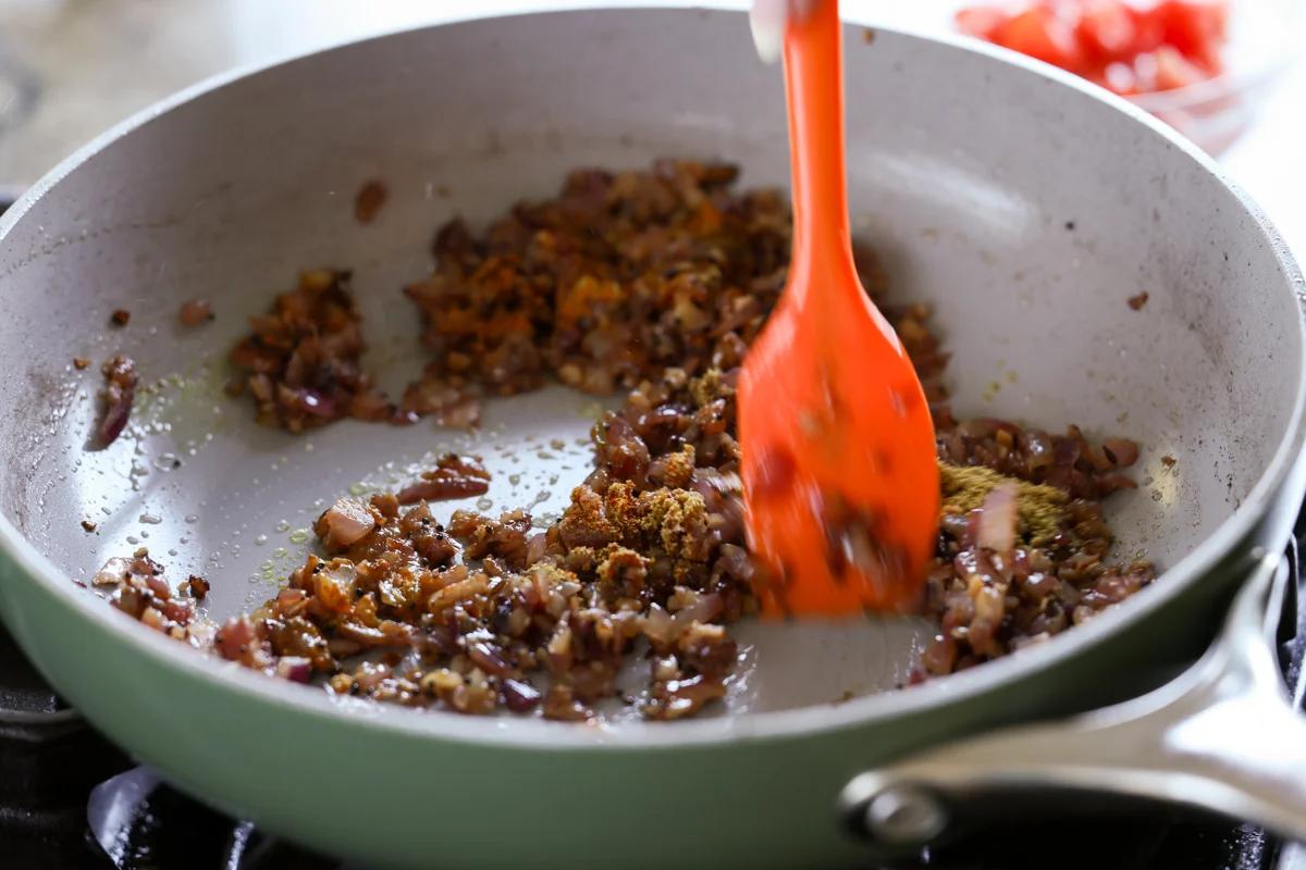 mixing the onions