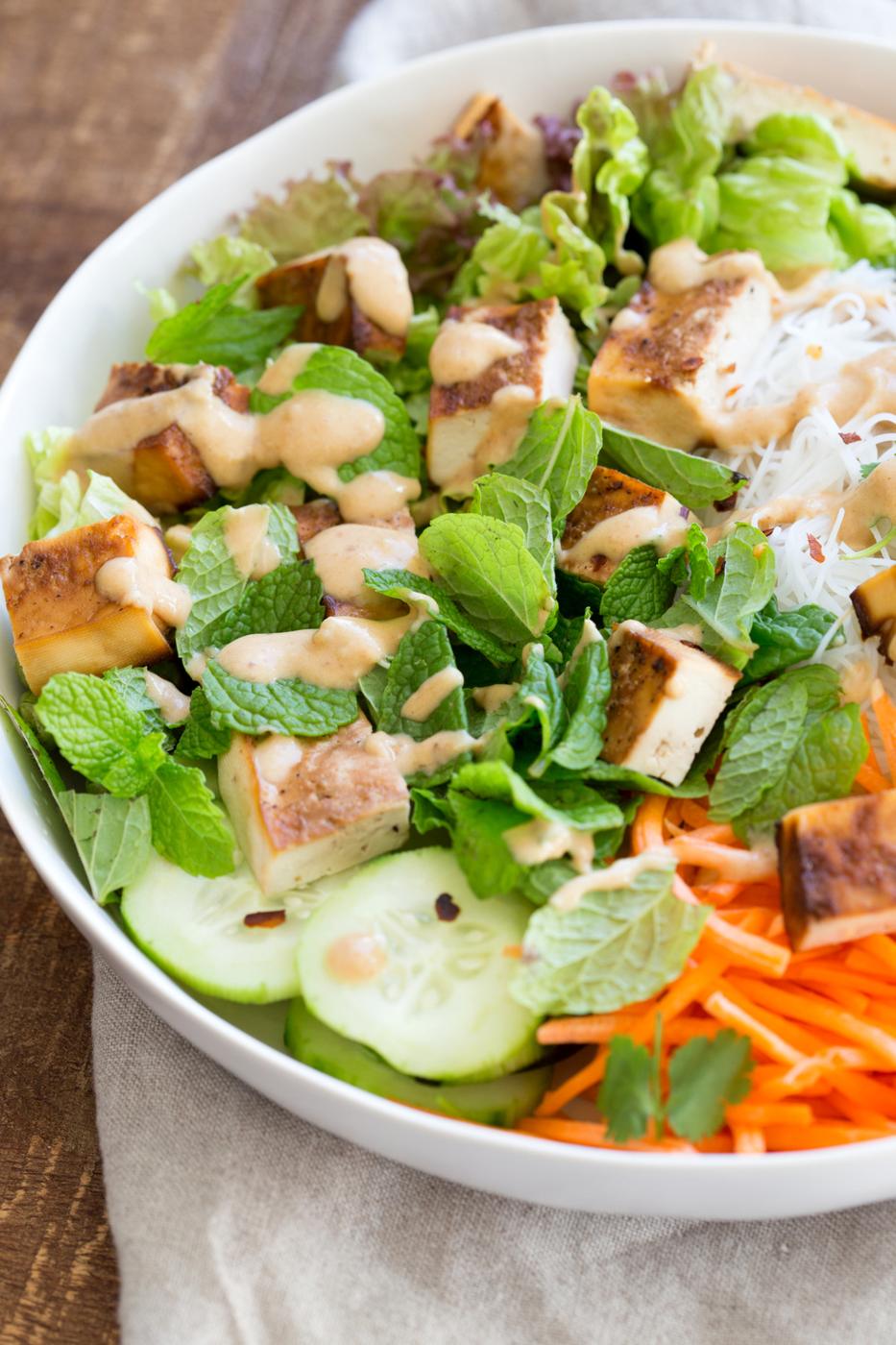 Crunchy Veggie Vegan Summer Rolls Deconstructed into a Bowl. Served with Peanut Butter Dipping Sauce. Fresh Spring Rolls/ Rice paper rolls in a bowl. Make a bowl, wrap or fill up rice paper wrappers. #Vegan #Glutenfree #Recipe #veganricha Use Sunbutter to make #nutfree | VeganRicha.com