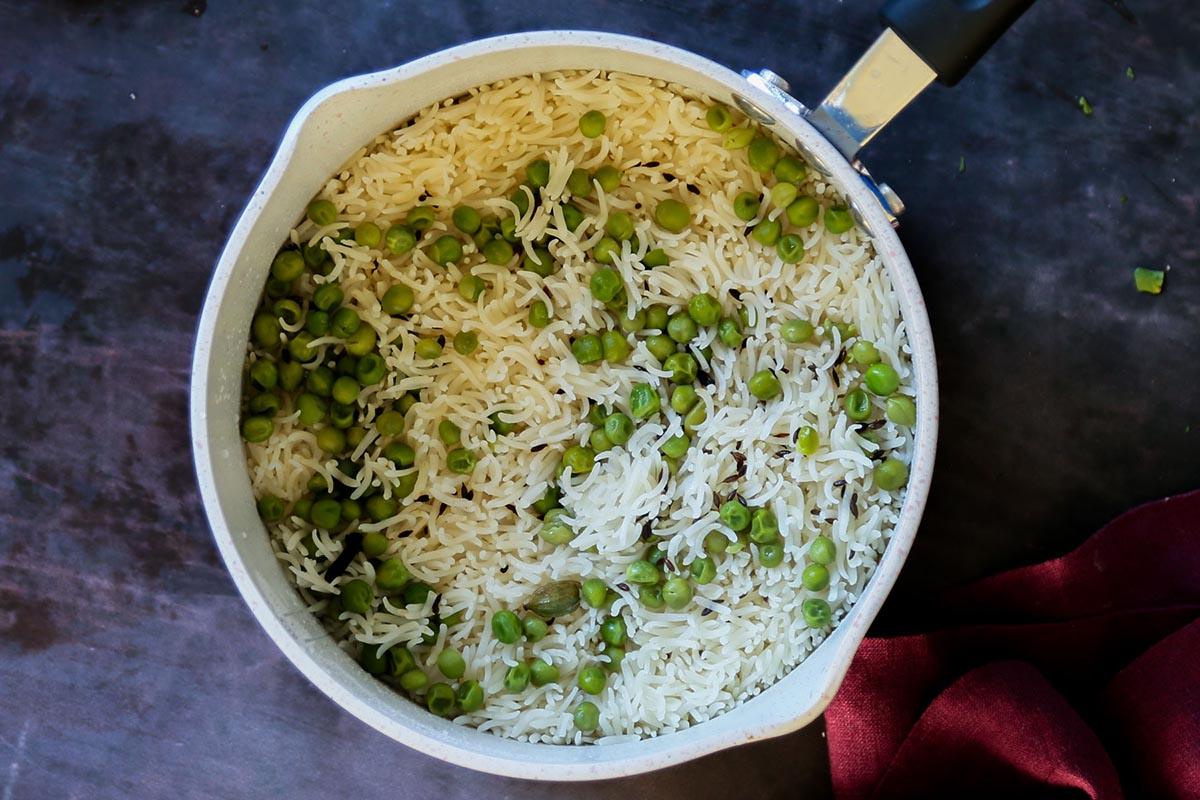 rice and peas in the pot after cooking