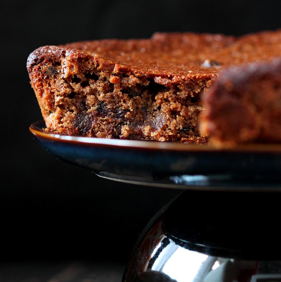 Pitzn: Spiced Fruit and Nut Cake Recipe