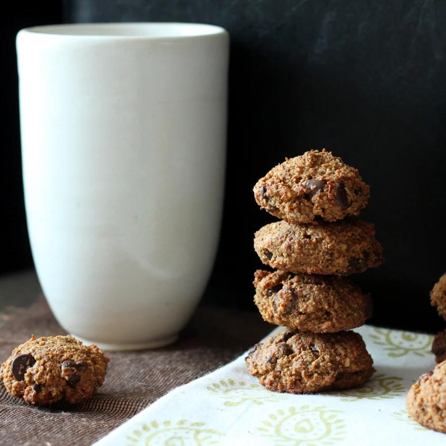 Ginger spiced Banana Almond Oat chocolate chip soft cookies. Oil-free Sugar-free glutenfree vegan recipe