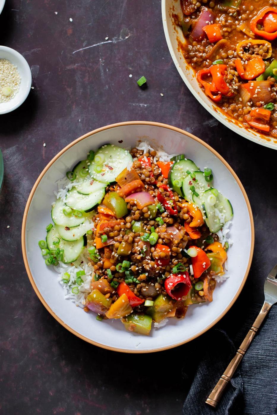gochujang lentils in bowls with bell pepper and onion