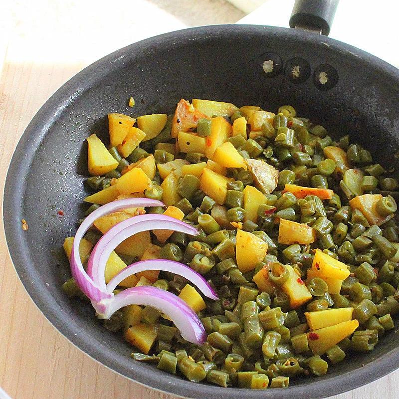 Green beans and potatoes (Barbati Aloo subzi). Vegan, glutenfree