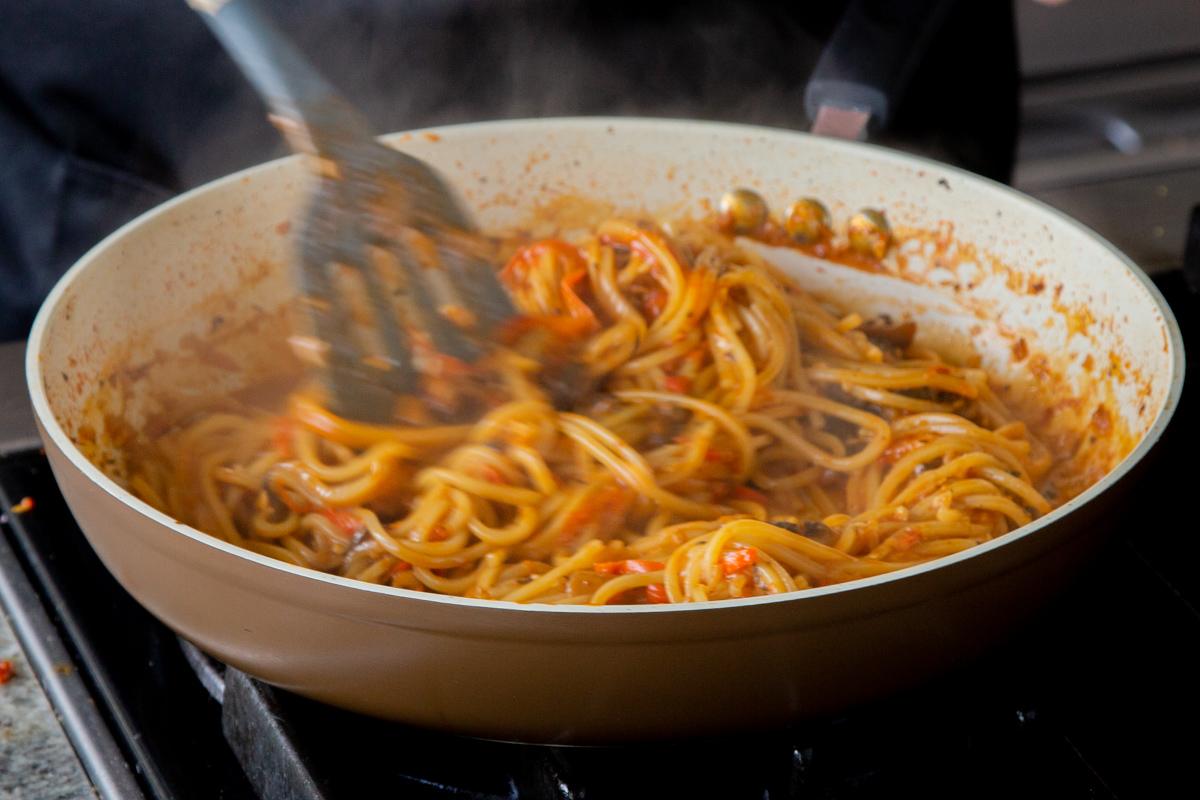 spaghetti in harissa sauce, after cooking