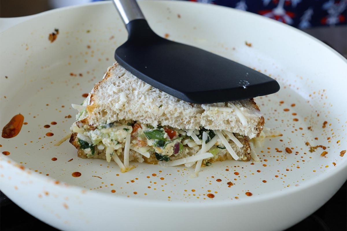closing the chilli grilled cheese sandwich