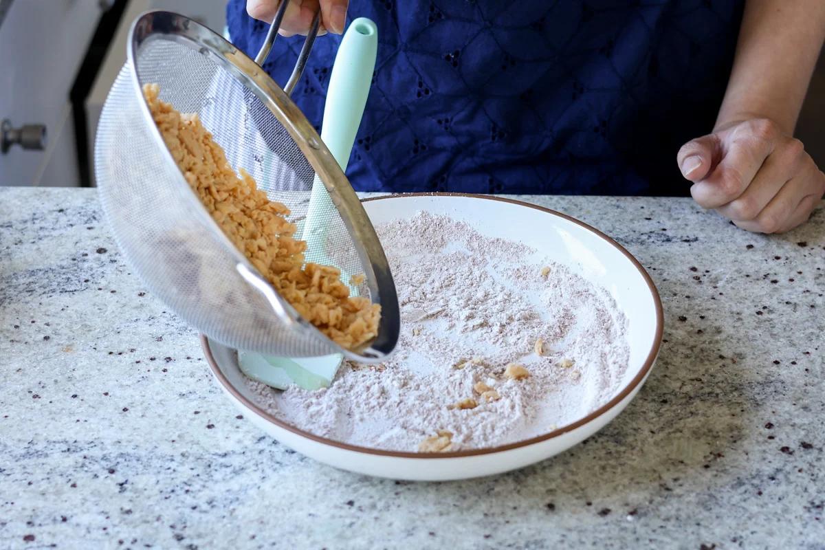 adding soy curls to the cornstarch mixture