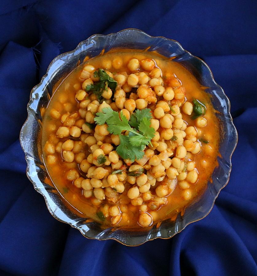 Imli Chole (Sweet and Sour Chickpeas/Garbanzo bean/Chana curry)