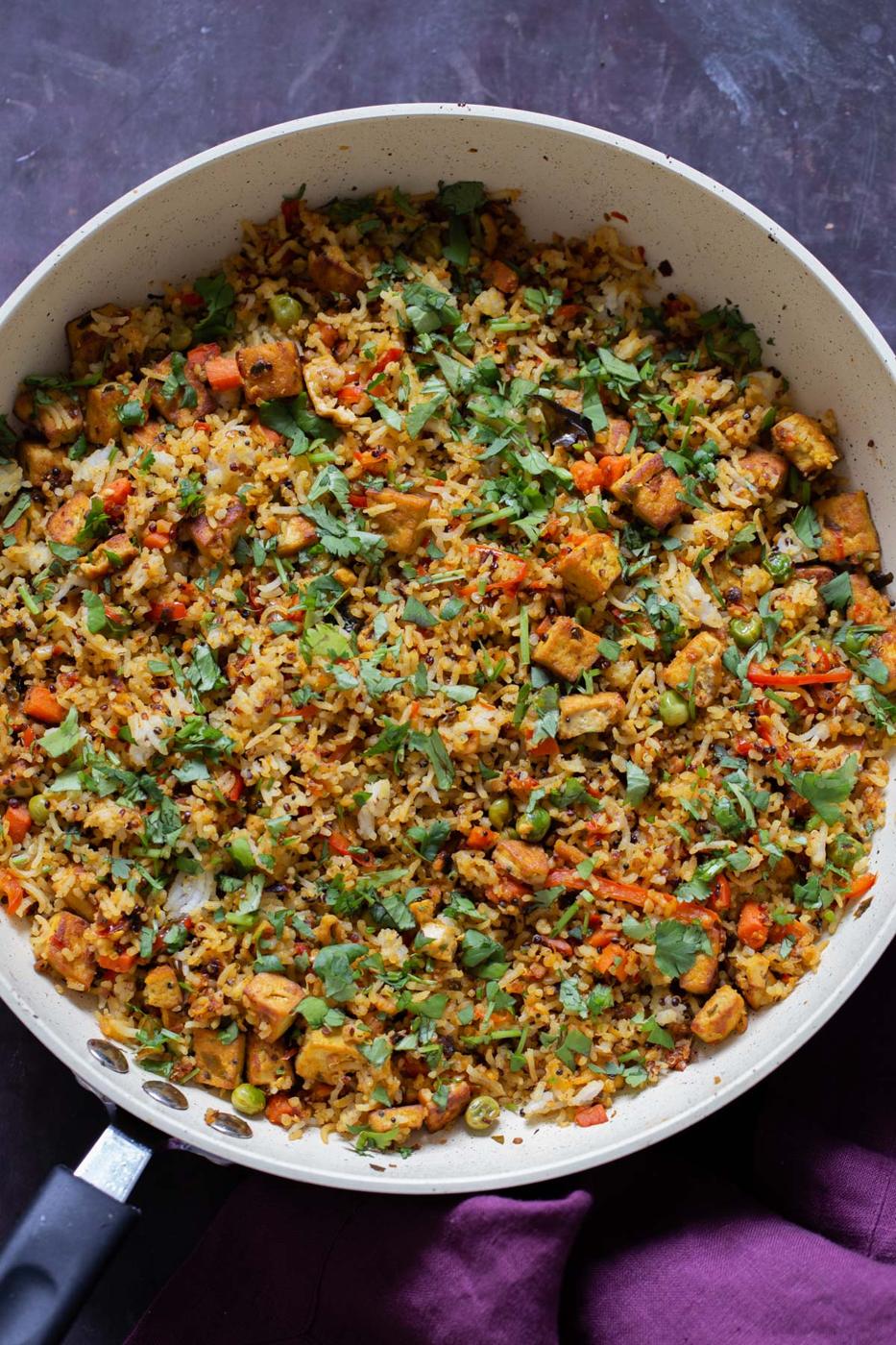 podi rice in the pan after cooking