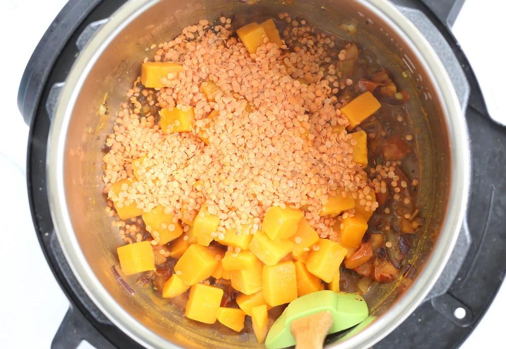 Instant Pot Red Lentil Butternut squash Curry. This Warming lentil butternut or pumpkin curry is creamy and comforting. 1 Pot, make in a Pressure cooker or Saucepan. #Vegan #Glutenfree #Soyfree #nutfree #Recipe #veganricha
