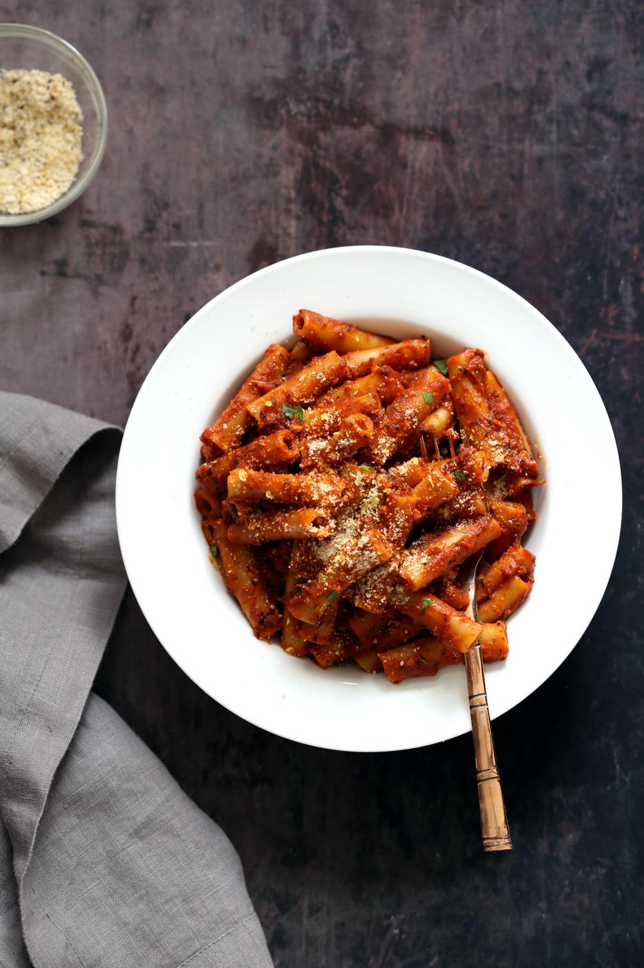 Instant Pot Baked Ziti with Tomato Sauce. Date Night Quick Pasta. Vegan Ziti, sprinkled with vegan parm and fresh herbs. #Vegan #Soyfree #Recipe #VeganRicha #instantPot #pasta . Easily #Glutenfree, #Nutfree