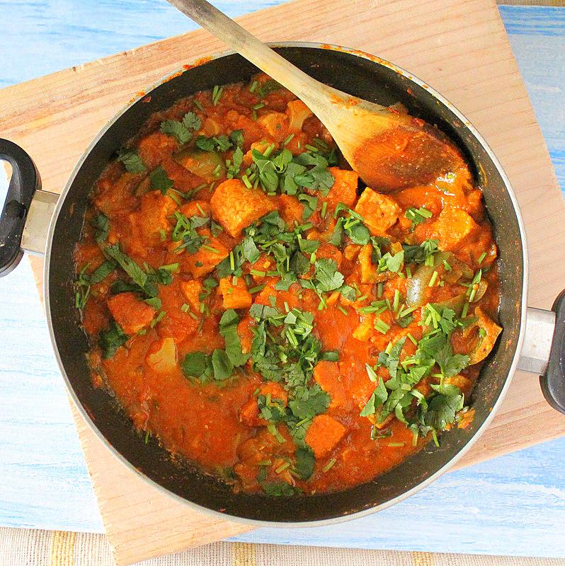 Kadai Gobi, shimla mirch, Tempeh(Tempeh, cauliflower, bell pepper in spicy tomato gravy) Vegan, glutenfree and holiday ideas!