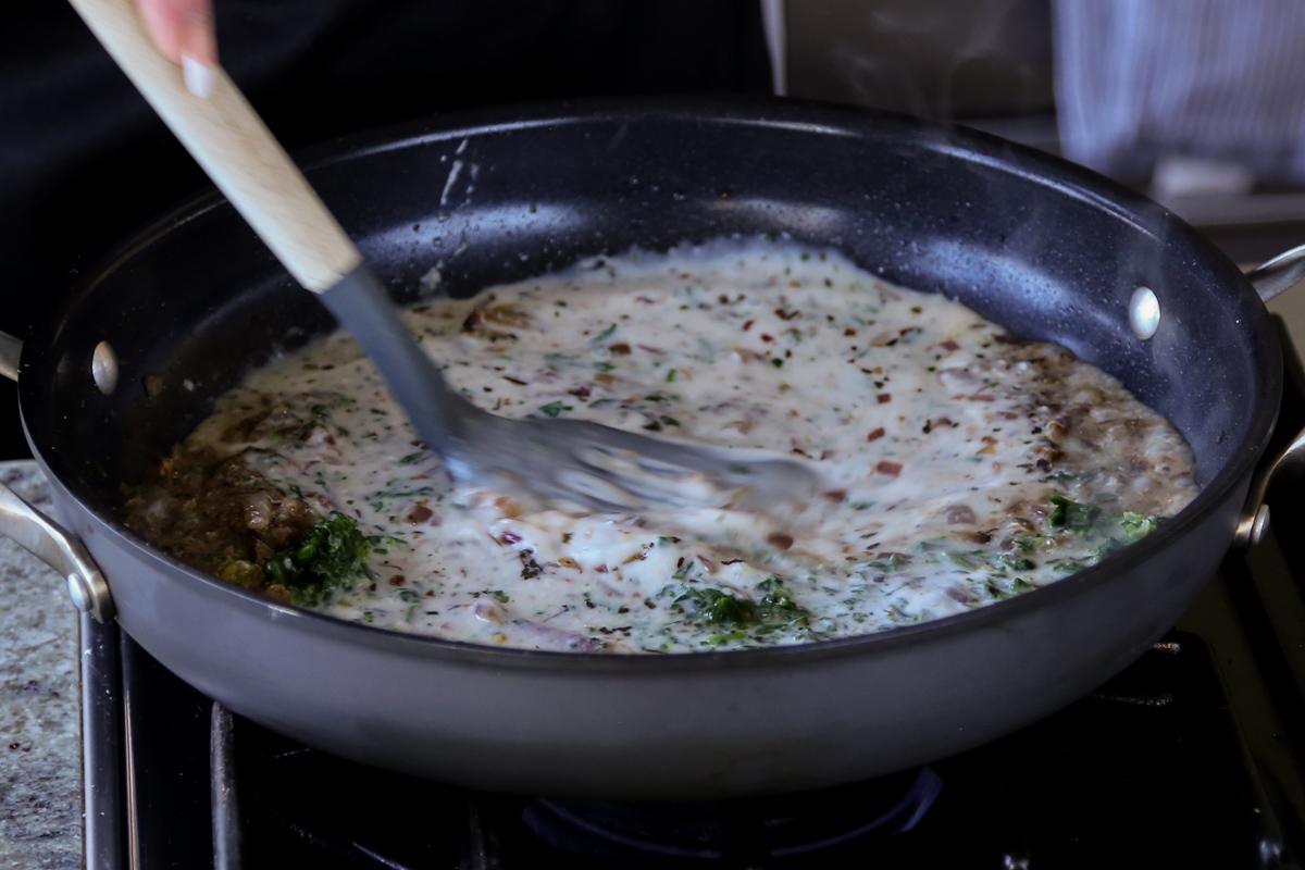mixing the kali mirch sauce
