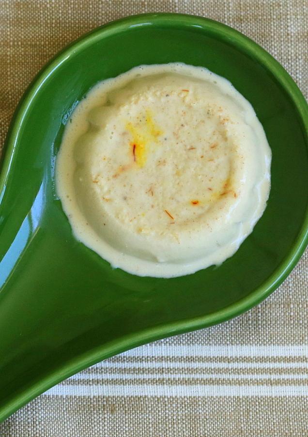 Kesar Kulfi Recipe - Saffron Cream Popsicles. Vegan Kulfi with saffron, coconut milk, cashews and starch | VeganRicha.com #vegan #dairyfree #kulfi