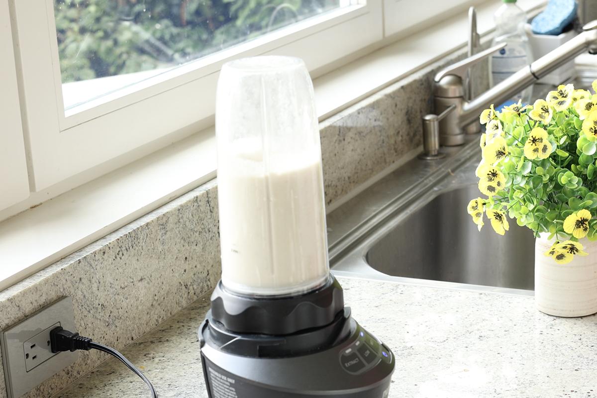 blending the cashew cream