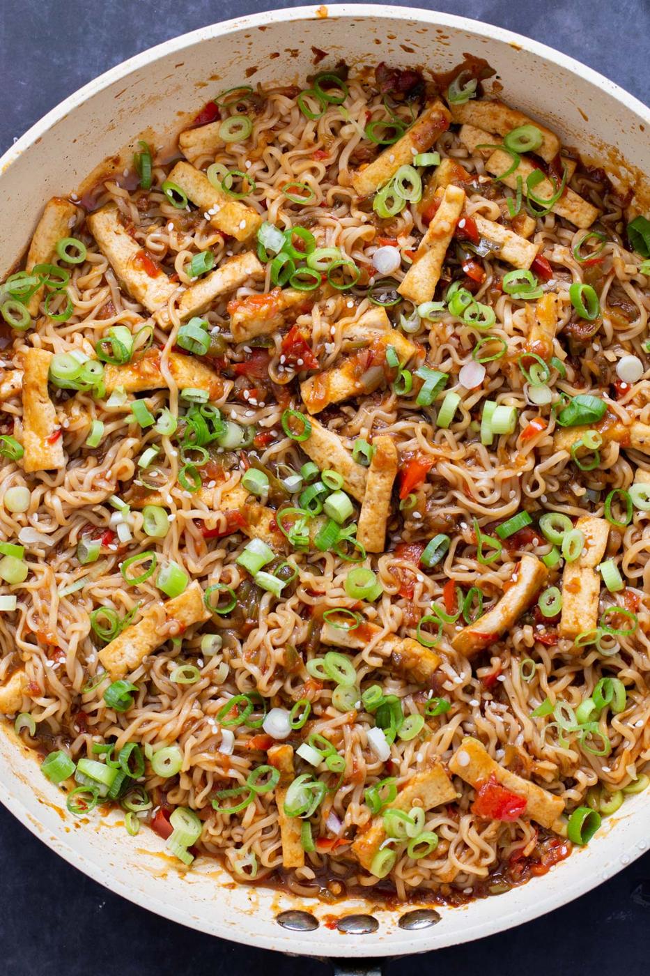 Manchurian Noodles – Indo-Chinese Ginger Garlic Chili Noodles
