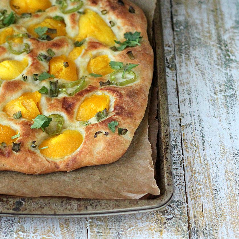 Mango and Hatch Chile Pizza with a White Garlic Pizza Crust. Vegan Recipe