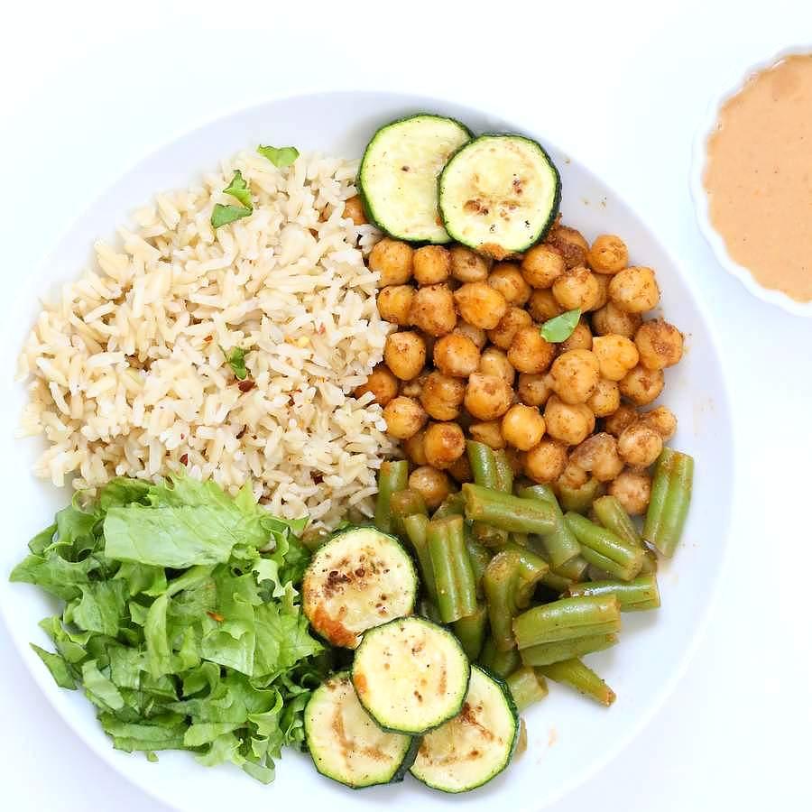 Masala Chickpea Bowl with Chana masala Spice Chickpea Dressing | Pitzn