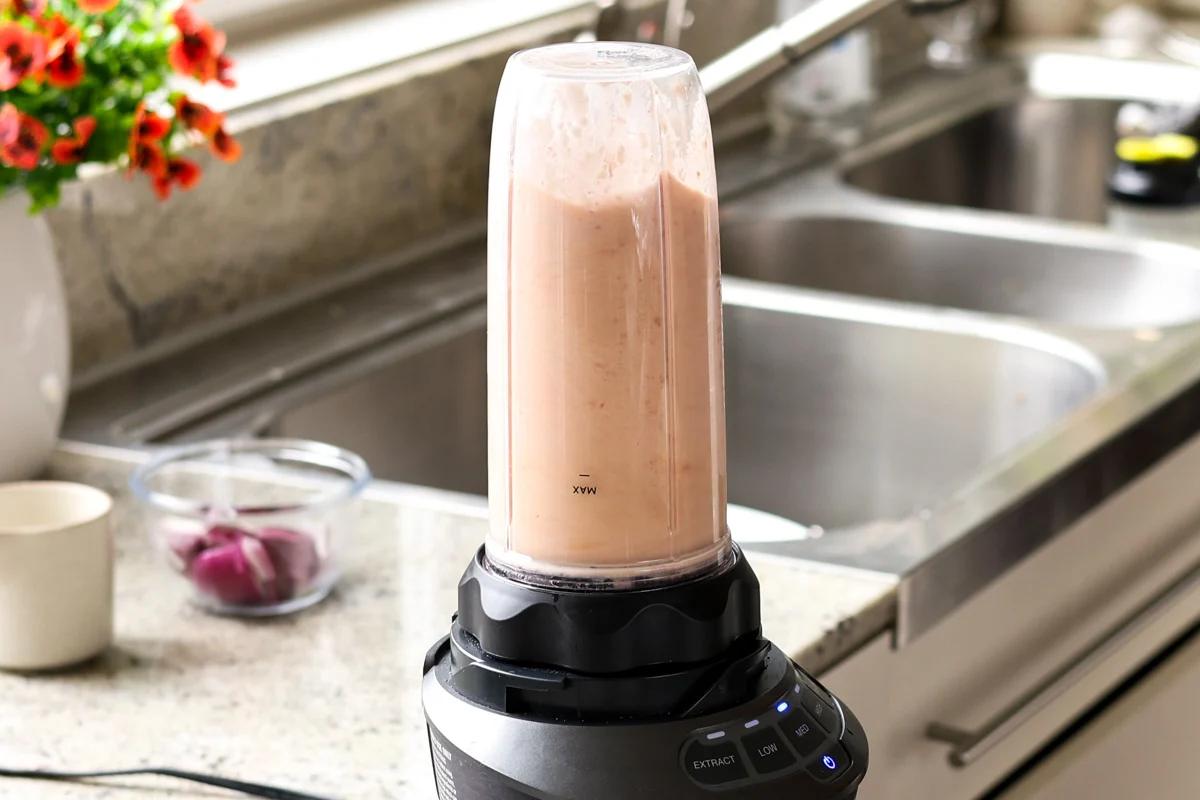 blending the tomato mixture