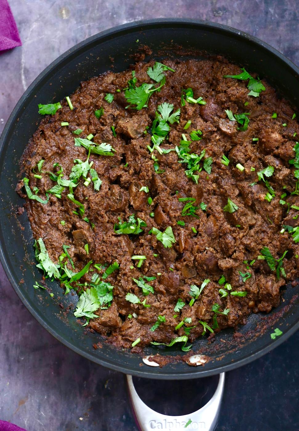 vegan mushroom xacuti in a black skillet