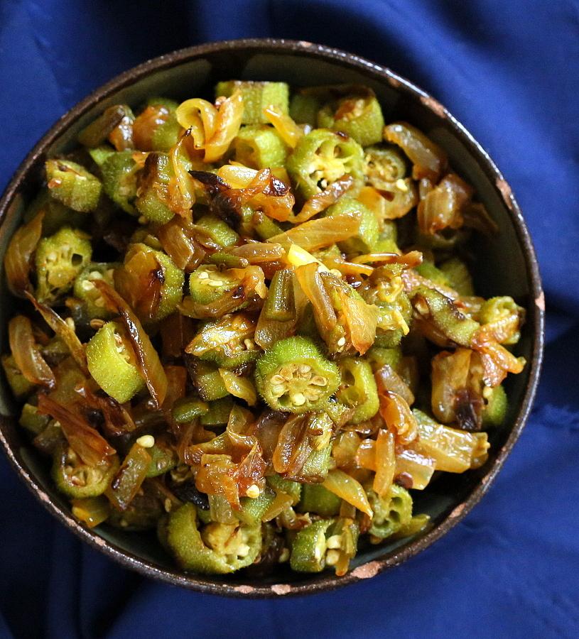 Indian Okra and Onion stir fry. Mom's Pyaaz Waali Bhindi Subzi | Pitzn