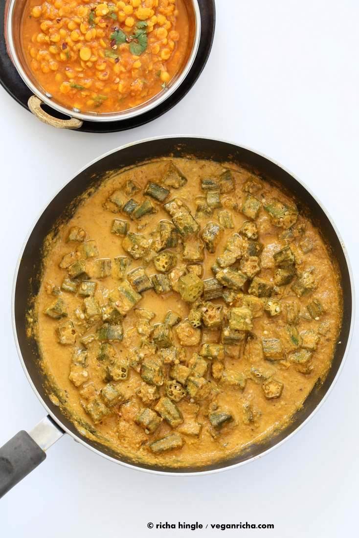 Okra Kuzhambu - Okra in tamarind coconut sauce | Pitzn