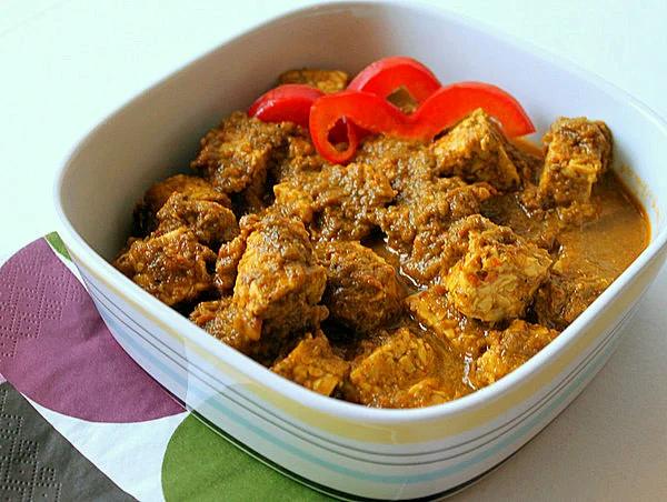 Palak Tempeh (Tempeh in Spinach Tomato Curry)! Vegan