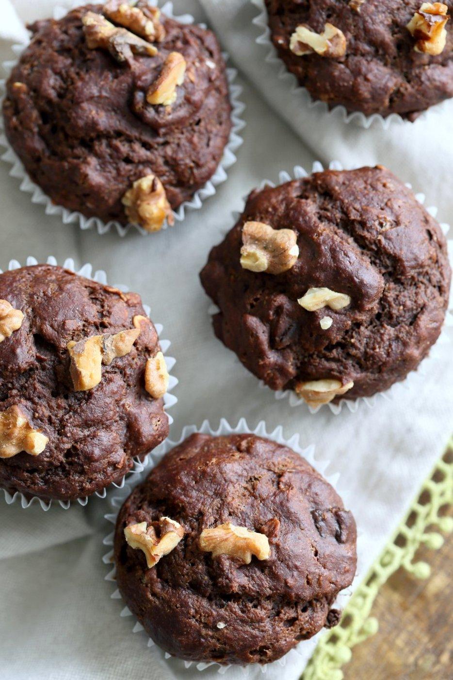 Peanut Butter Chocolate Banana Muffins 1 Bowl / Blender. No Added oil in these tall muffins. Easy 1 Bowl Chocolate Banana Muffins. #Vegan #Soyfree #Recipe #veganricha #Glutenfree option | VeganRicha.com