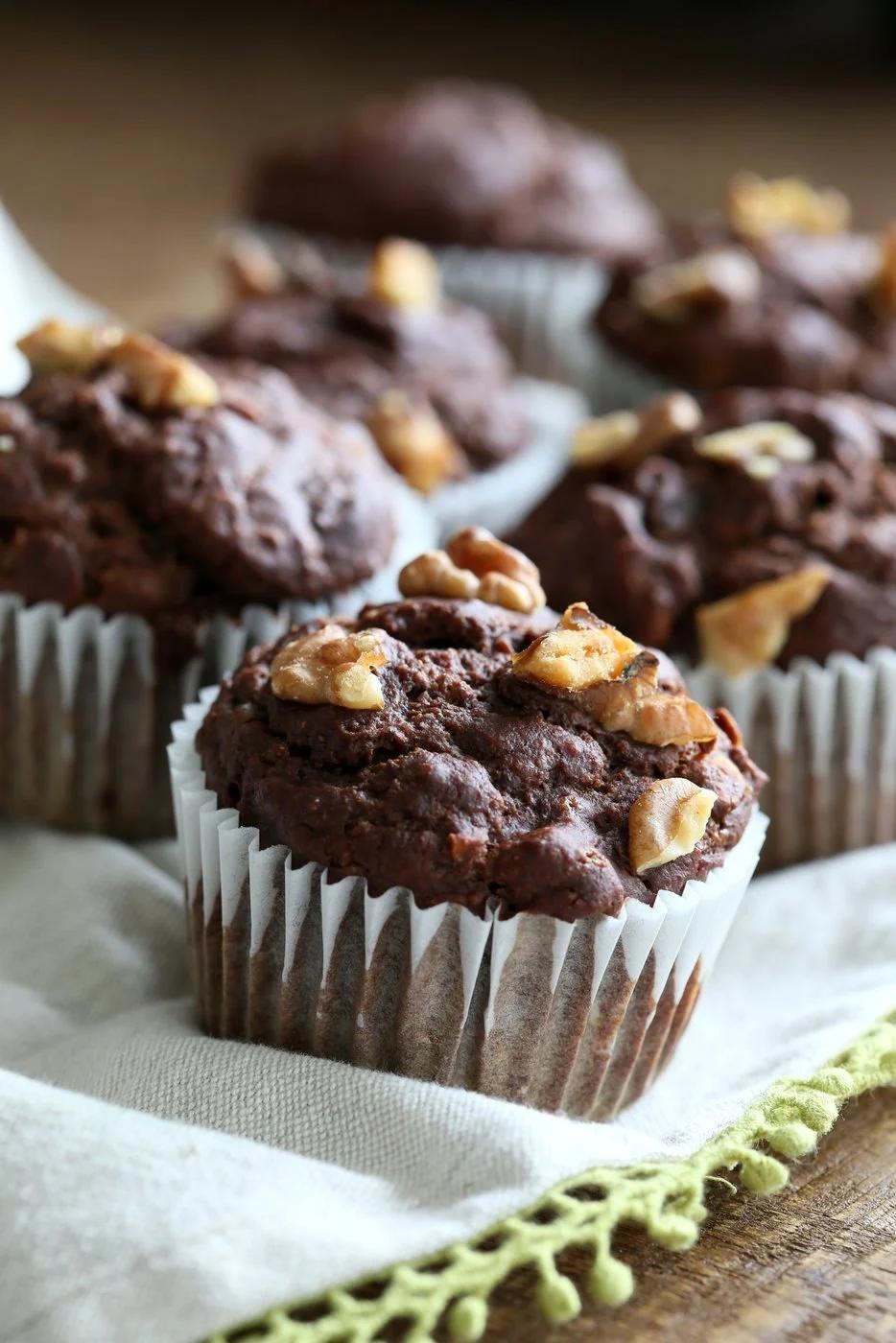 Peanut Butter Chocolate Banana Muffins 1 Bowl / Blender. No Added oil in these tall muffins. Easy 1 Bowl Chocolate Banana Muffins. Vegan Soy-free Recipe. Gluten-free option | VeganRicha.com
