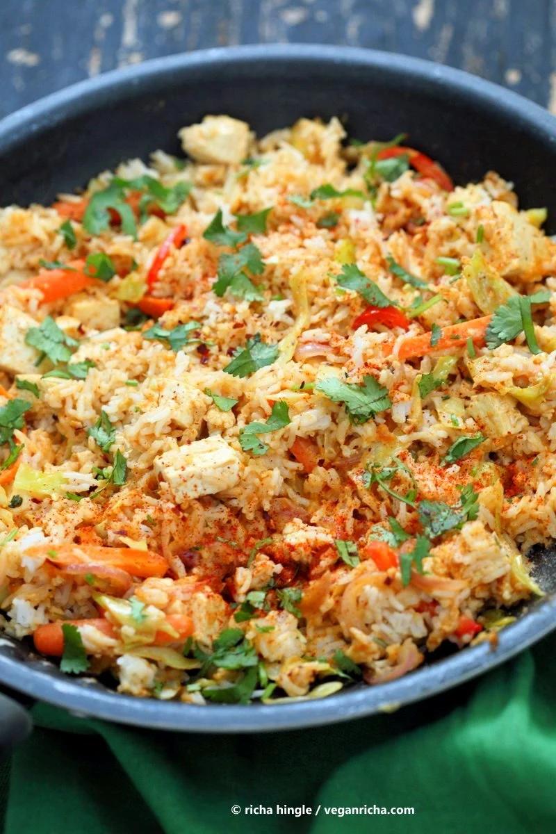Peanut Sauce Fried Rice with Tofu, Carrots, red bell pepper, Cabbage and cilantro. Use cooked chickpeas to make soy-free, | VeganRicha.com #vegan #glutenfree #friedrice