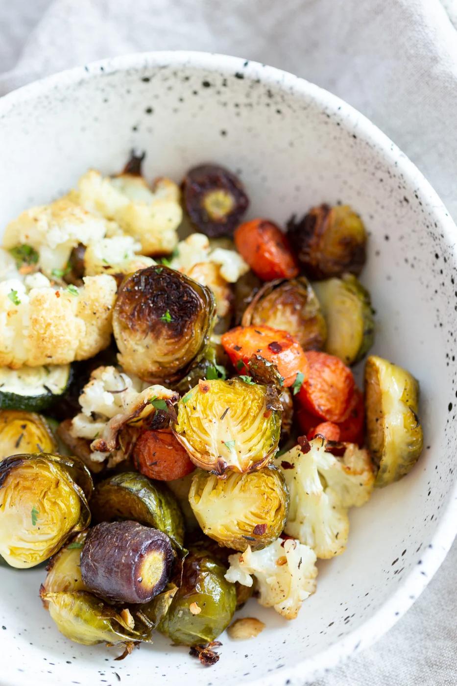 Roasted Brussels Sprouts and Cauliflower with fresh herbs and black pepper. Tips on how to roast veggies that are perfectly crisp, vibrant, flavorful, not-dry or chewy. Roasted Veggies Bowl.#Vegan #Glutenfree Nutfree Soyfree #Recipe #VeganRicha